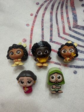 Disney doorables encanto figure set